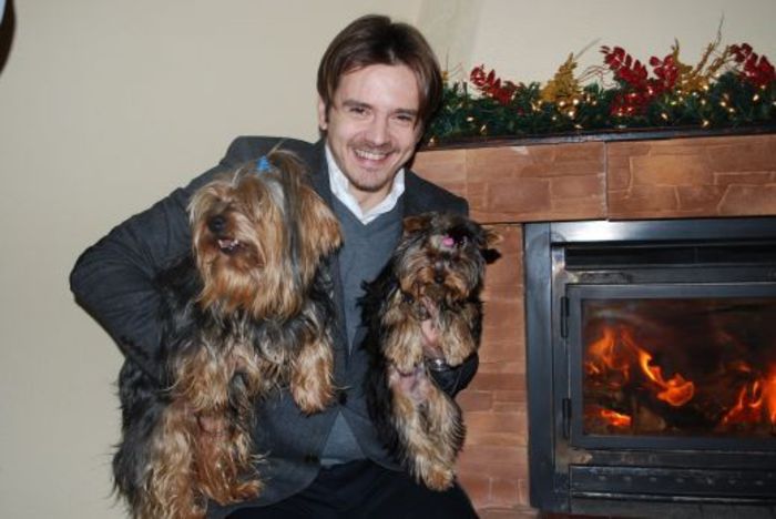 Iubitii mei catei ce faceti!? Sa va dau de mancare , era luna plina!