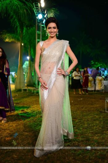 251502-karishma-tanna-at-vivian-dsena-and-vahbbiz-dorabjee-marriage
