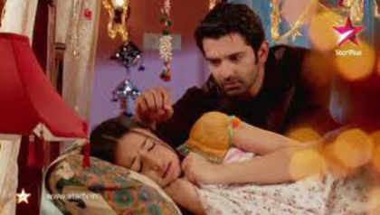 (Khushi dormea linistita,iar Arnav,ca o mica razbunare o gadila incercand sa o trezeasca)