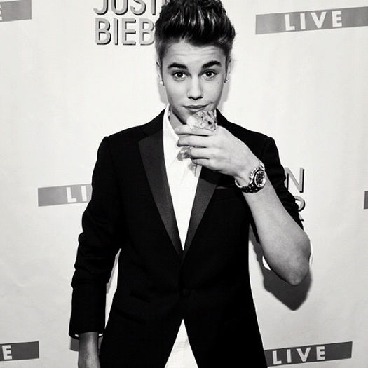 a4d94b301dfa11e291a022000a9f13ef_7 - a-Instagram________________Justin