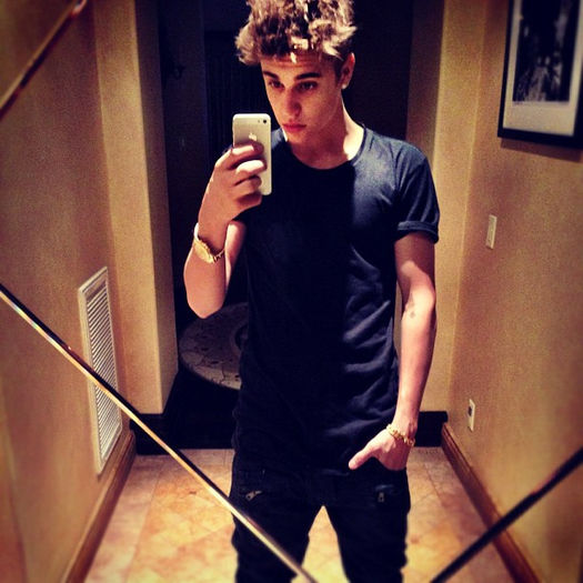 cf723188047611e280ba22000a1e9f90_7 - a-Instagram________________Justin