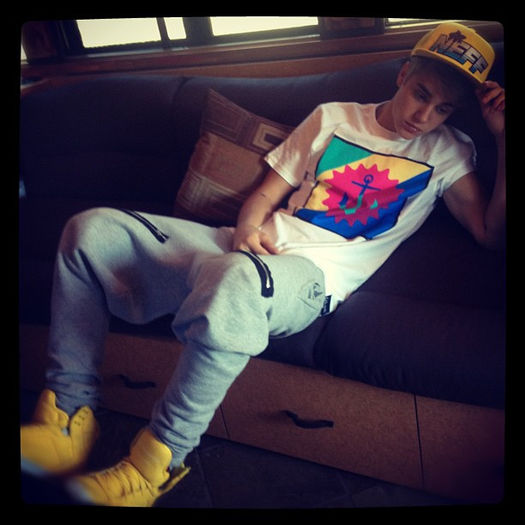 467c3992029511e28fa722000a1fbcea_7 - a-Instagram________________Justin