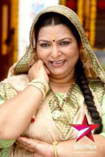 01 - Abha Parmar aka Madhumati Gupta as Buaji