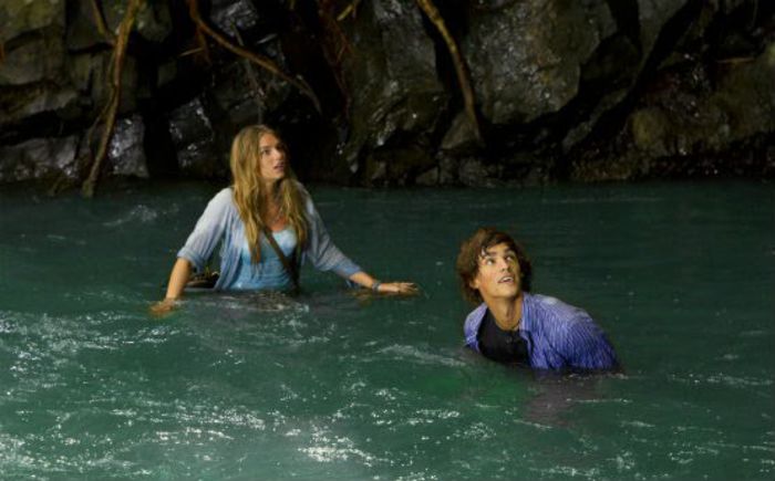 blue-lagoon-the-awakening-brenton-thwaites-lifetime - Blue Lagoon The Awakening