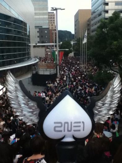 2ne1