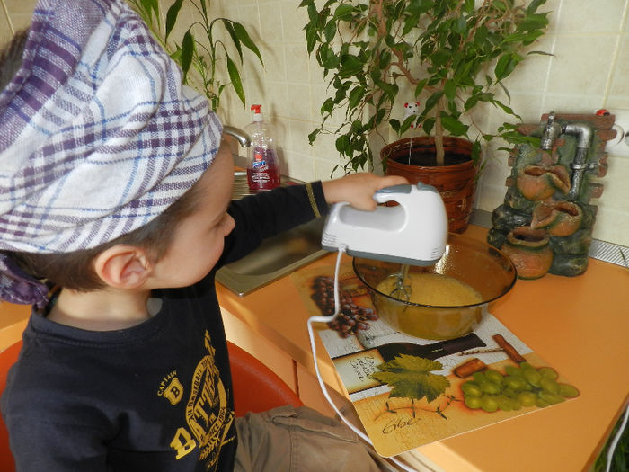 CU MERE SI BANANE - ANDREI ARE 3 ANI