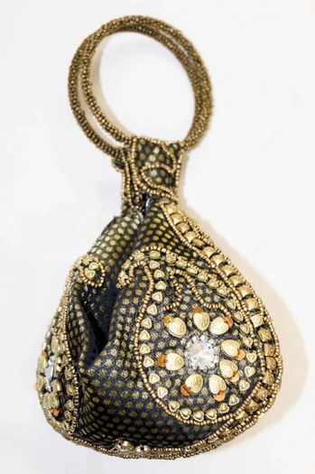 1352474907-69501100 - Genti traditionale indiene