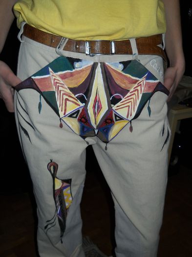 pantaloni_pictati; Pantaloni pictati. Vopseaua nu se ia la spalare.
