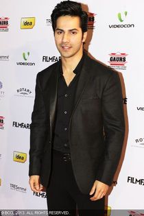 Dashing-Varun-Dhawan-knows-how-to-give-his-best-profile-as-he-poses-for-the-photogs-during-the-58th-