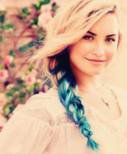 88103784_LHCBAHD3 - debby ryan-demi lovato