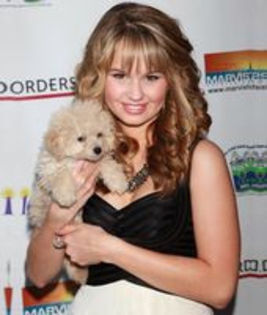 87322797_RQVRNCR - poze cu debby ryan