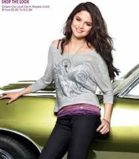 269212_348827461893642_1082576337_n - poze cu selena gomez