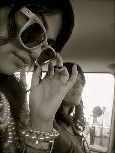 lk.,kjht - poze cu selena gomez