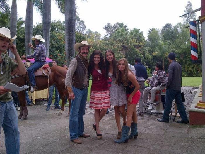 246491_417778488285652_1223589045_n - Florencia de Saracho