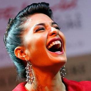 69208_478716735515983_631722987_n (1) - Jacqueline Fernandez 2