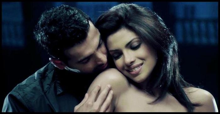 535631_327735983952431_1828380877_n - John Abraham 2