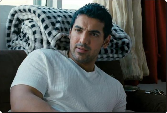 556472_328785293906316_221133105_n - John Abraham 2