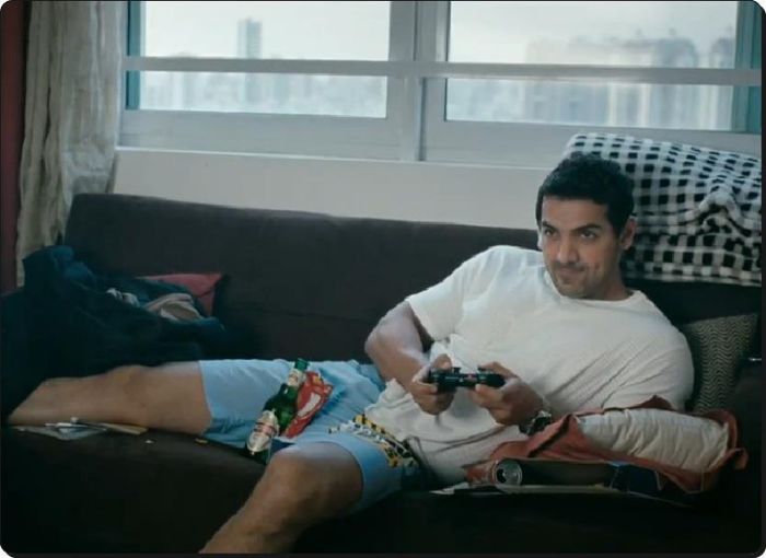 556579_328784900573022_624440309_n - John Abraham 2