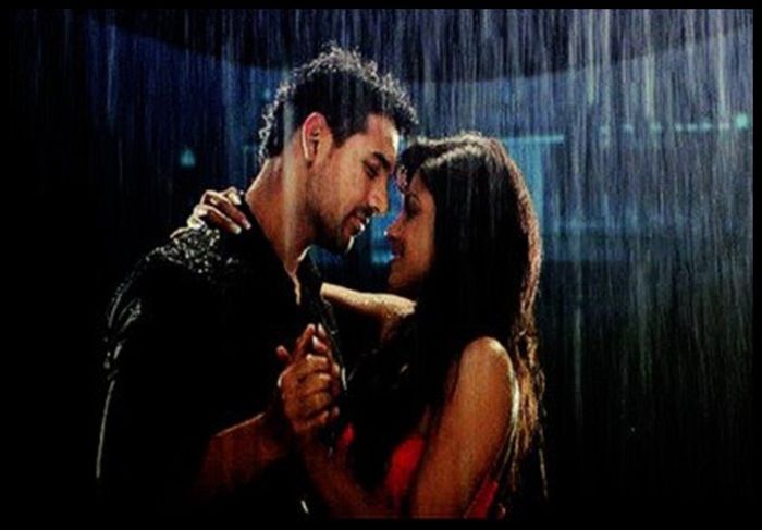 558762_326366464089383_1367394124_n - John Abraham 2