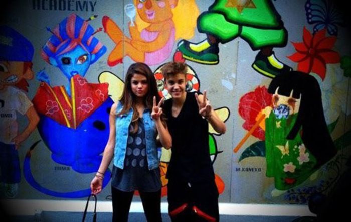 selena-justin-071012-1 - Justin si Selena in Japonia