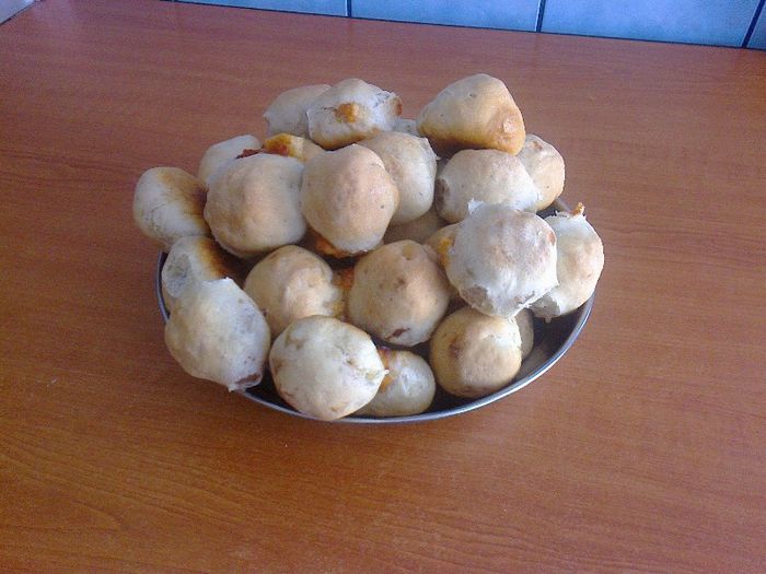 Chifle cu cascaval si ketchup iute - Culinar 1
