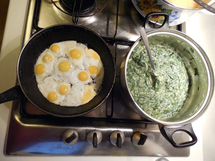 Ochiuri din oua de prepelita si spanac