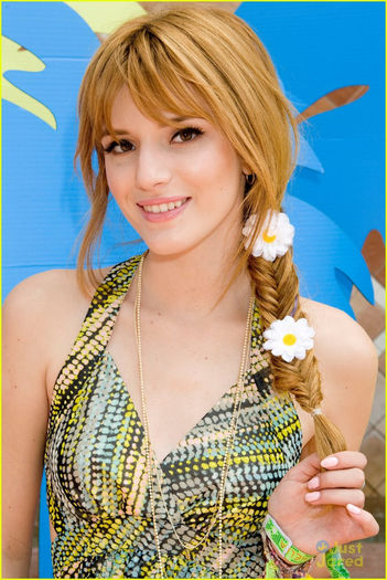 bella-thorne-coachella-festival-events-07