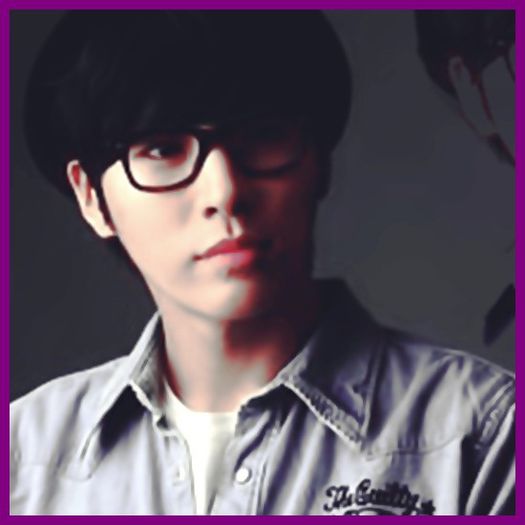 >> {intra|pleaca sus|se intoarce cu o geanta|pleaca}.