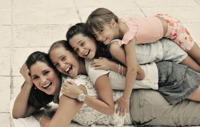 298258_291915637505163_1851689930_n