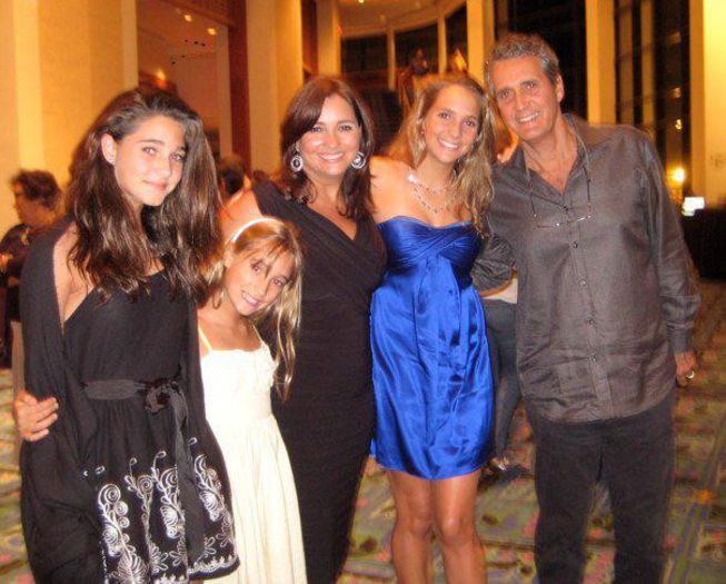 299071_294003317296395_1038942732_n