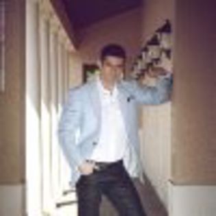 MV5BNjc1NjgyMTQ5OV5BMl5BanBnXkFtZTcwMTI0MzEyNw@@._V1._CR0,0,3744,3744_SS100_