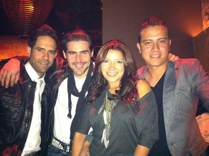 179523_10150863574551769_1372351706_n