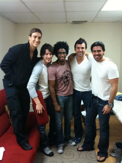 13743_219035846768_477590_n