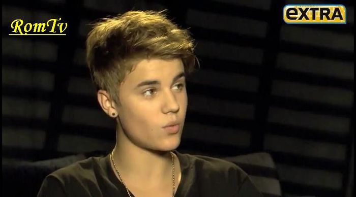 Nimic...[incepand sa fluiere]