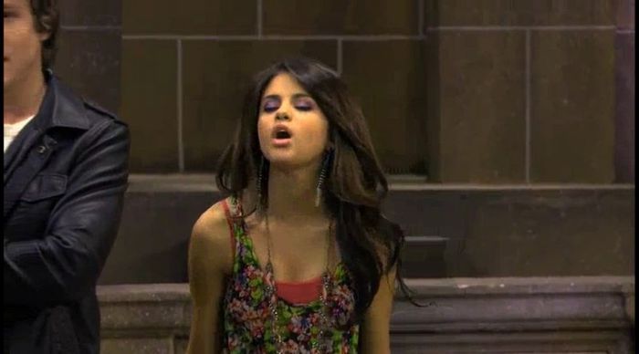 Haide! nu poti sa imi spui tu mie ca nu te atrage chiar deloc.