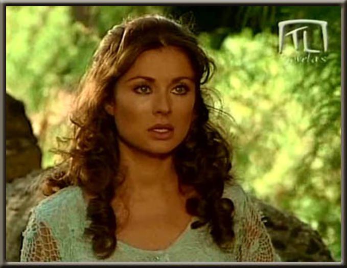 40269297cr1 - Leticia Calderon