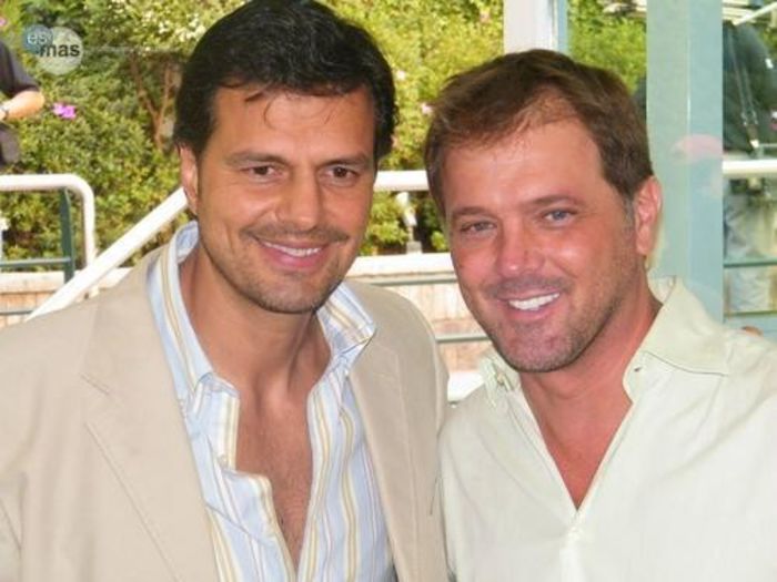 487433_354057904633297_473954290_n