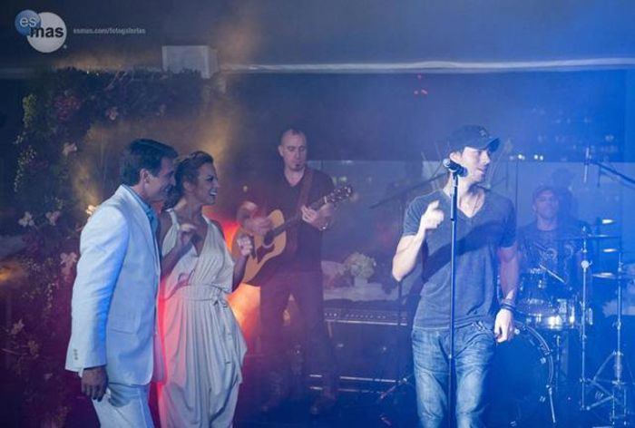 40379_425347902279_7063488_n