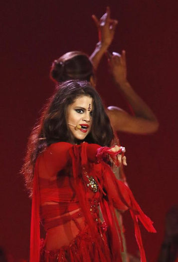 8 - Come and Get It MTV Movie Awards---14 April 2013