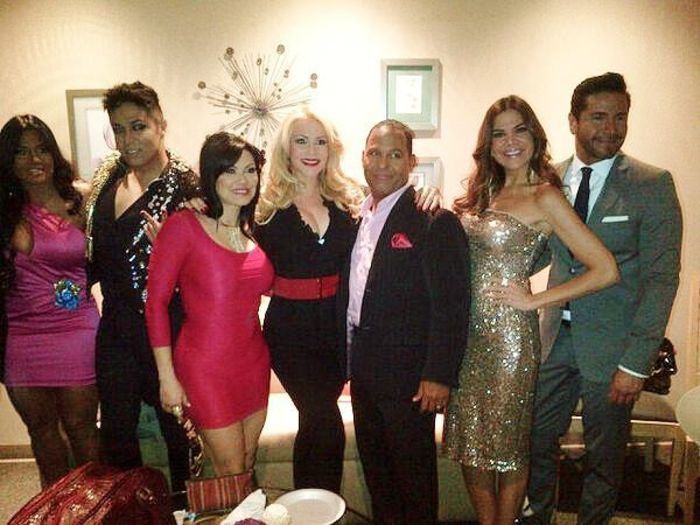 555452_482331641814545_2008293520_n