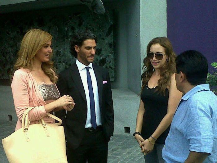 538813_405678136163286_274988336_n