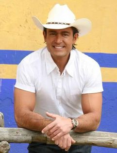 423687_234754359953156_996360960_n