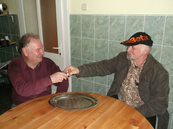 HAI SA NE IMPACAM NENEA TONI