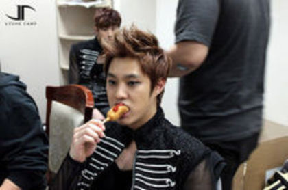 Seungho - MBLAQ Backstage photos