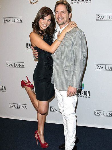 381701_208276779250355_2107322814_n - Blanca Soto
