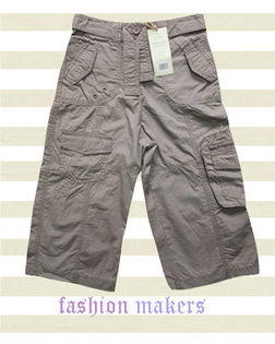 Pantaloni cargo trei sferturi 2A; Marimi in stoc:9-13 ani.
Material:Bumbac 100%
Produs fabricat in Anglia.
