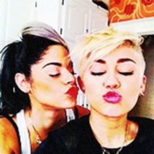 Milzz ;xxxxx Icons =]]] (5) - 0x - Icons with Miley