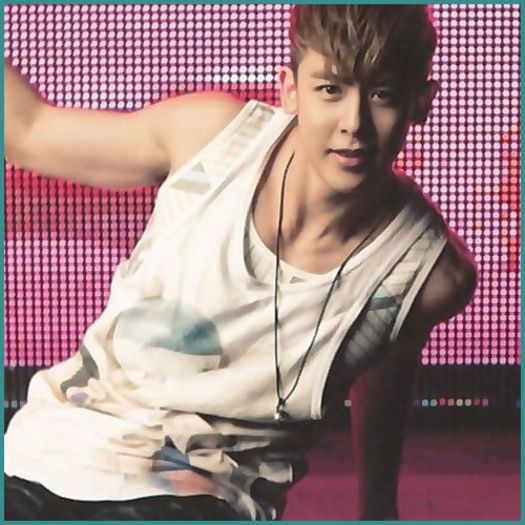;. #Coborand pe bara de la scara :)). Khun este aici..si in magazinle de papusi ;;).