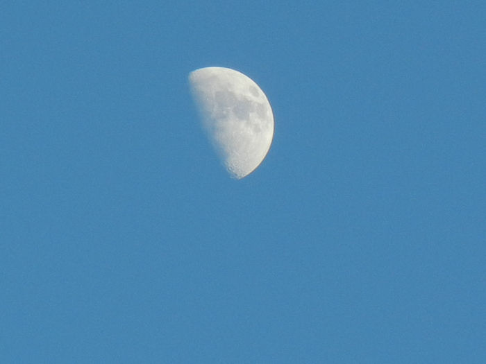 Beautiful Moon (2013, Apr.19, 7.38 PM)