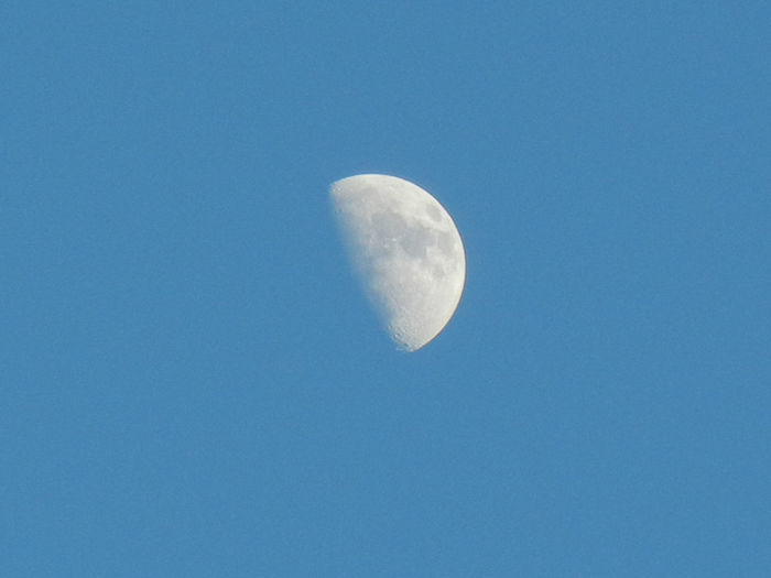 Beautiful Moon (2013, Apr.19, 7.38 PM)